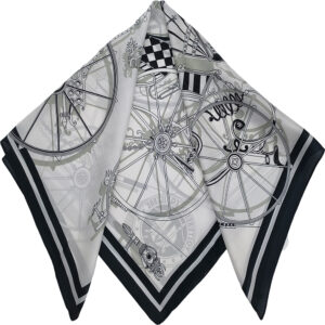 Γυναικείο Μαντήλι Λαιμού Μεταξωτό 100%, Με Σχέδια Άμαξες Σε Ισορροπία - Ασπρόμαυρο